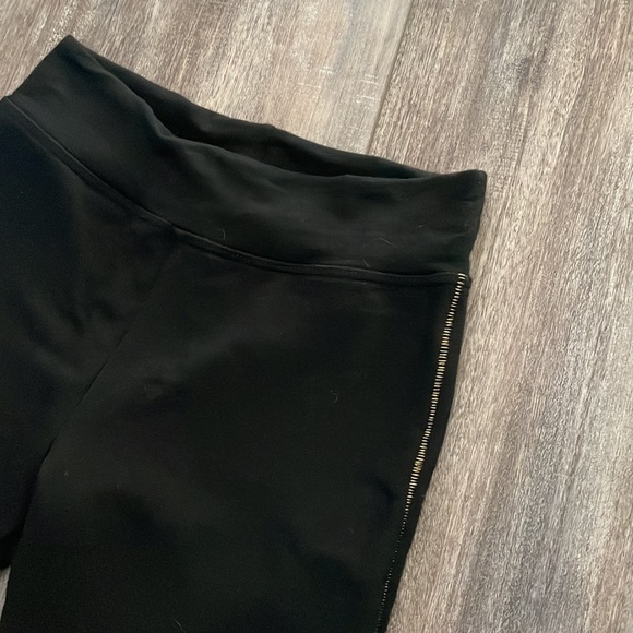 SUNDRY Black Yoga Pant With Visible Gold Stitching Size 0 XS - Picture 4 of 5